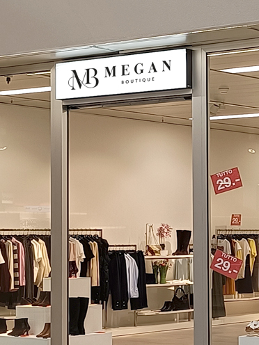 Megan Boutique - Insegna con logo in versione orizzontale